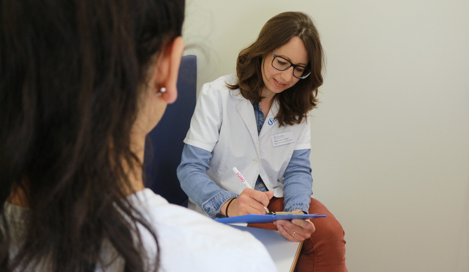 Fachkonsultation Apothekerin quer