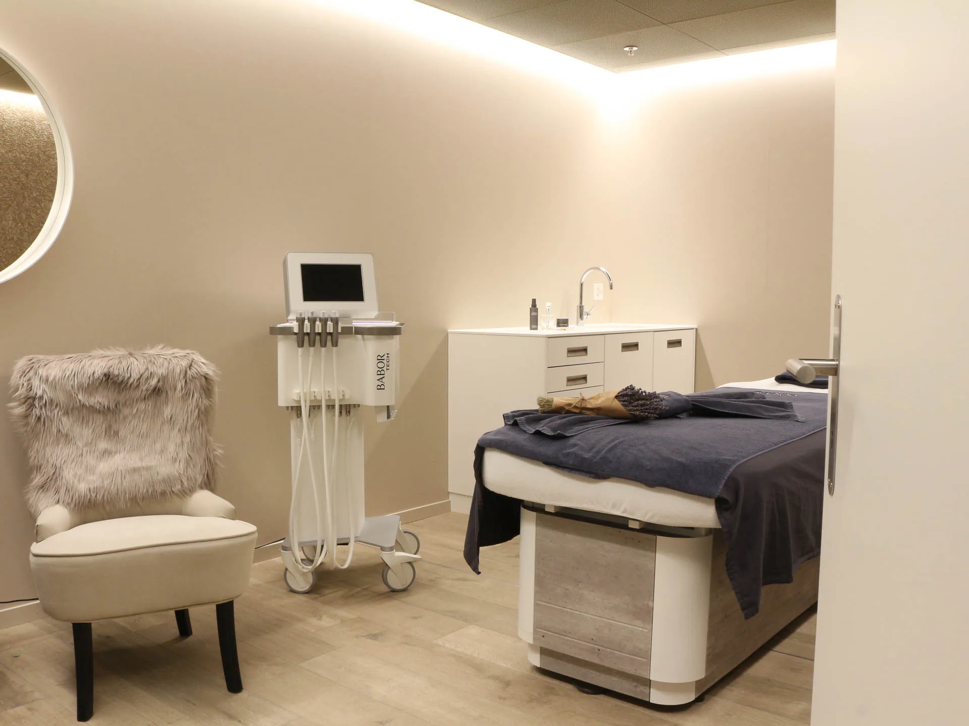 Behandlungszimmer1 quer3 18579 PC5 Feb 13 111408 2026 CaseConflict