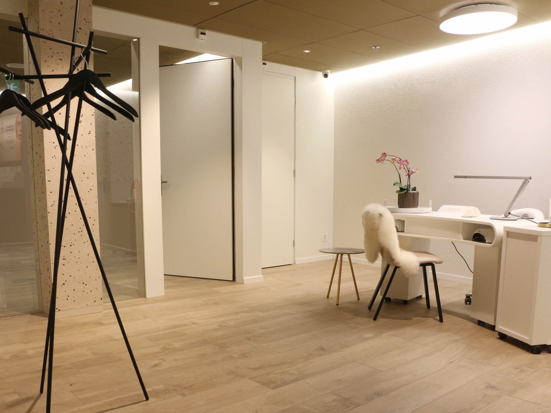 Nagelstudio quer hoch